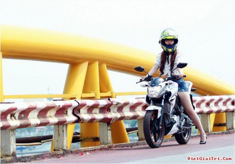 Yamaha New FZ150i with Vietnam Girls 6