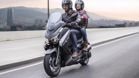 2015-Yamaha-X-MAX-250-ABS-EU-Matt-Grey-Action-001 (3)