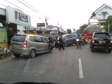 Adu Banteng XENIA VS ERTIGA di bojonegoro karena ngantuk 1