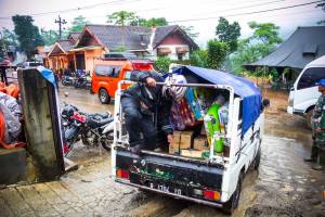 Baksos Blogger Koboys Peduli bencana tanah longsor Banjarnegara 2014&nbsp;pertamax7.com22