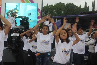 Flashmob dancing di launching New Mio M3 125 di event Yamaha Asean Cup Race 2014 Sentul
