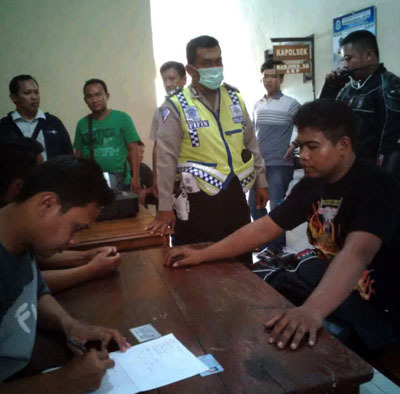 genk motor yamaha byson pecahkan spion di jombang