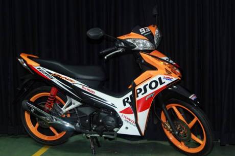 Honda Blade 125 FI Repsol Edisi juara Marc Marquez 3