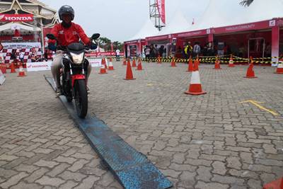 Honda Fiesta 2014 Salurkan Bantuan Generasi Muda ke GNOTA ahm_002-3