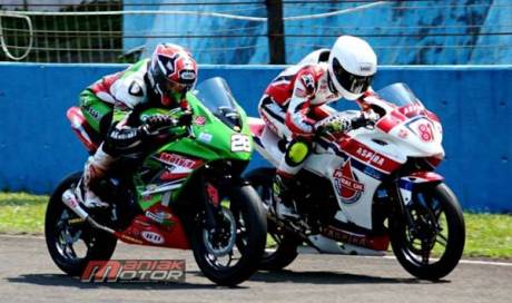 Kawasaki ninja 250 RR mono VS honda CBR250R ART IRS sentul 2014