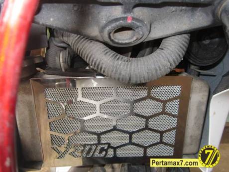 Pasang COver Radiator Yamaha New Vixion Lightning 6