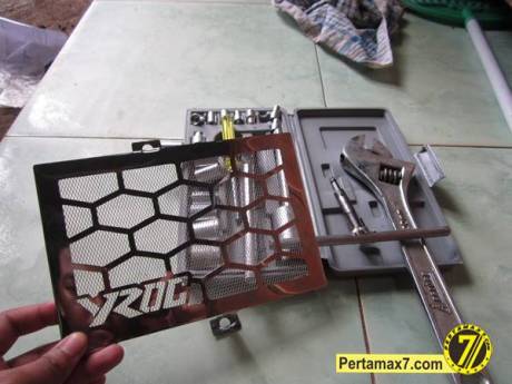 Pasang COver Radiator Yamaha New Vixion Lightning 9