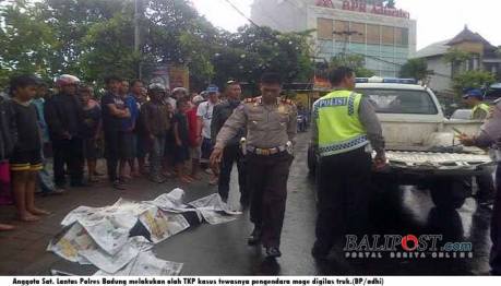 Pengendara harley davidson tewas terlindas truk di bali