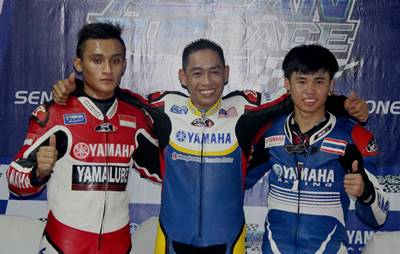 Podium Race 1 MT Yamaha Asean Cup Race 2014 kiri ke kanan  - Yoga Adi Permana - Mohammad Affendi Bin Rosli - Peerapong  Luiboonpeng