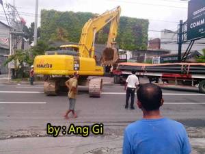 truk trailer mogok di jalan kaliurang bikin macet&nbsp;3