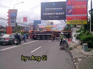 truk trailer mogok di jalan kaliurang bikin macet&nbsp;4