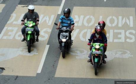 ujicoba pelarangan sepeda motor melintas di jalan mh thamrin 2