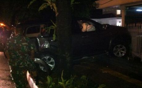 ABG naik pajero sport tabrak rumah Jendral TNI Moeldoko 10 malam