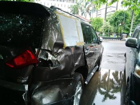 ABG naik pajero sport tabrak rumah Jendral TNI Moeldoko 13
