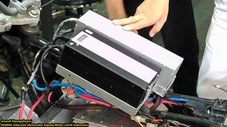Bajaj Pulsar bermesin motor listrik karya Politeknik Negeri Jakarta 15