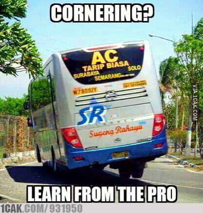 bus sugeng rahayu nikung dengan 3 roda