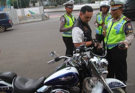 Harley Davidson B 6168 ESG ditilang polisi jalan thamrin kabur jadi dpo 1