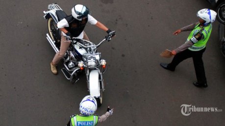 Harley Davidson B 6168 ESG ditilang polisi jalan thamrin kabur jadi dpo
