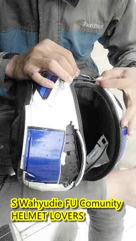 helm kbc terlindas mobil