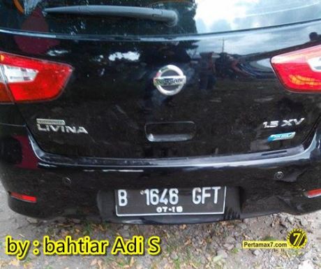 Kecelakaan grand livina vs honda beat di mojokerto karena mengantuk jpg
