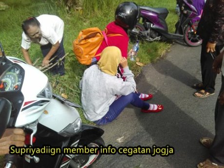 Kecelakaan karena aspal mengelupas di jogja 3