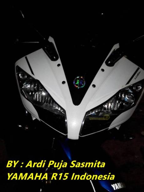 Modifikasi lampu R15 pakai stiker 10