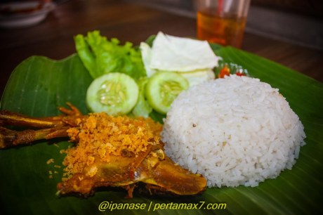 Nyicip Ayam Kampung Goreng dan Es campur Depot Es Puas Wonogiri pertamax7.comm testride cbr250R_-183 2015 pertamax7.com