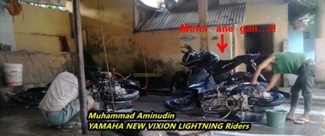 nyuci motor sampai di ambrukin diatas ban mobil