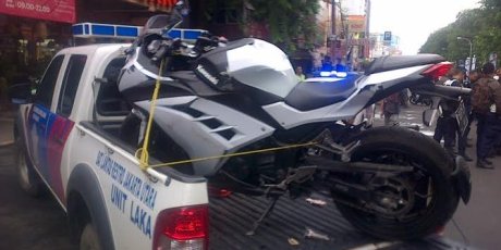 pemotor-ninja-250-cc-tewas-usai-ngebut-jatuh-terseret-30-meter