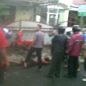 pencuri honda CRV depok kabur tabrak mobil dan motor