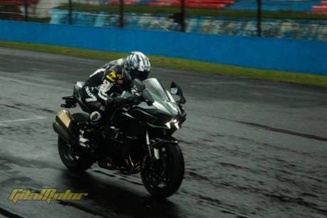 uji coba kawasaki ninja H2 di sentul Indonesia