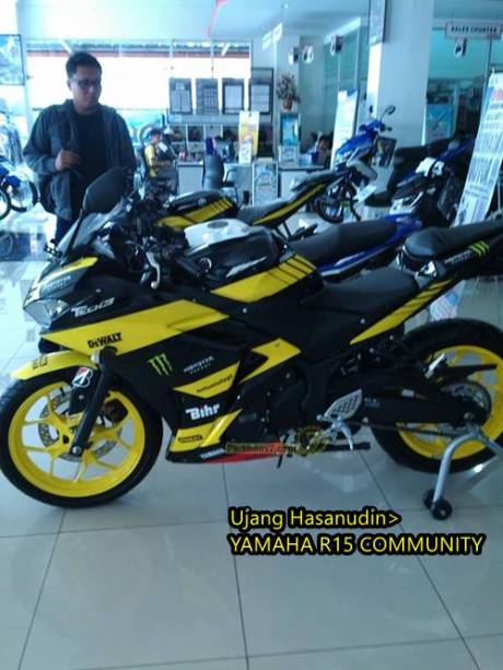 Yamaha R25 livery Tech3 motogp 3