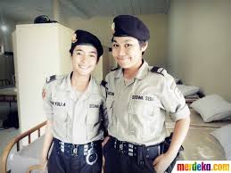 Bripda Eka, polwan yang nyambi jadi tukang tambal ban 003&nbsp;pertamax7.com