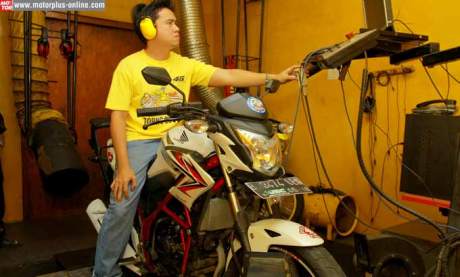 Honda CB150R pakai knalpot yamaha new Vixion tenaga naik 0,88 HP