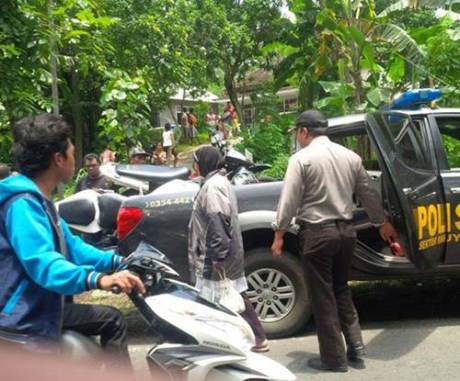 Honda CBR1000RR Fireblade 2012 tubruk 2 motor di lumajang karena Ketinggalan Rombongan 2