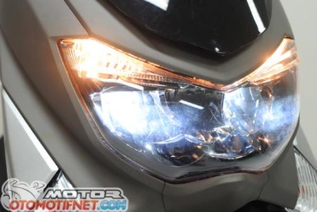 lampu depan yamaha nmax sudah LED