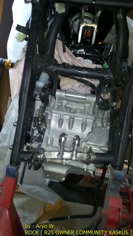 Pasang Swing Arm Yamaha R6 di yamaha R25 002 Pertamax7.com