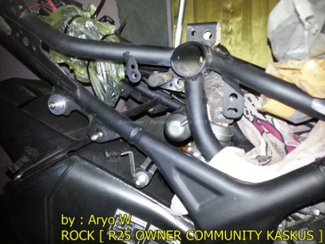 Pasang Swing Arm Yamaha R6 di yamaha R25 003 Pertamax7.com