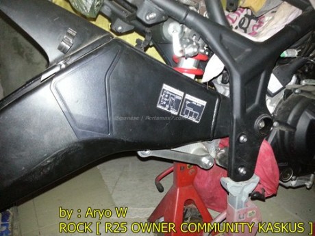 Pasang Swing Arm Yamaha R6 di yamaha R25 006 Pertamax7.com