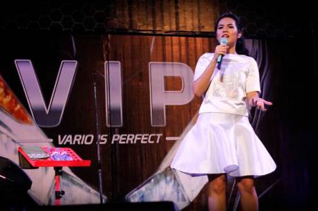 Raisa tampil mempesona menghibur pengunjung Jogja City Mall yang hadir dalam VIP Exclusive Launching (21/3).