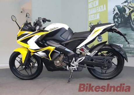 bajaj pulsar-200RS side