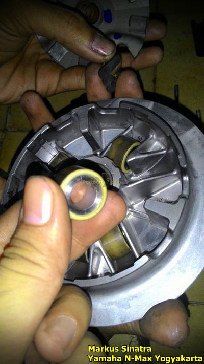 Bongkar CVT Yamaha NMAX 155 014 Pertamax7.com