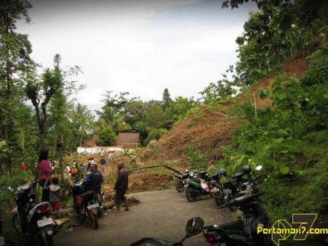 Tanah Longsor Landa Bukit Menoreh Kulonprogo 000 Pertamax7.com