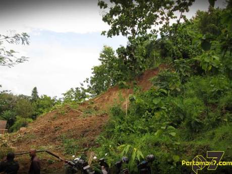 Tanah Longsor Landa Bukit Menoreh Kulonprogo 002 Pertamax7.com