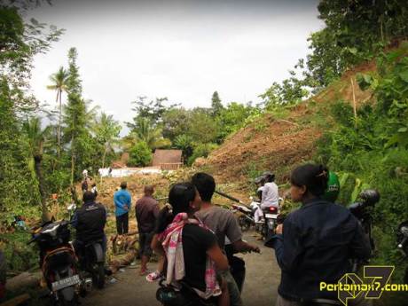 Tanah Longsor Landa Bukit Menoreh Kulonprogo 003 Pertamax7.com