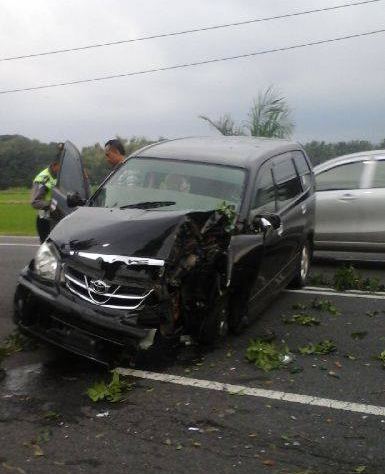 avanza remuk karena melamun di jogja