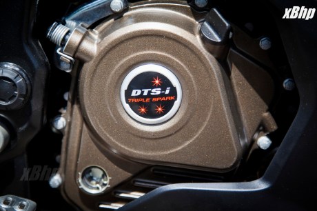 Bajaj Pulsar RS 200 Full Faired Wall Paper 01XbHP