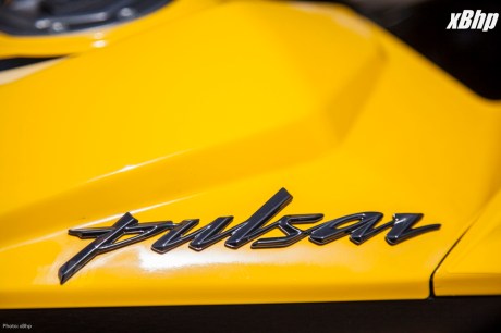 Bajaj Pulsar RS 200 Full Faired Wall Paper 04XbHP