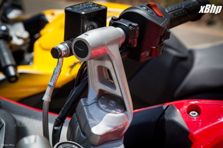 Bajaj Pulsar RS 200 Full Faired Wall Paper 14XbHP