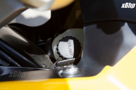 Bajaj Pulsar RS 200 Full Faired Wall Paper 16XbHP